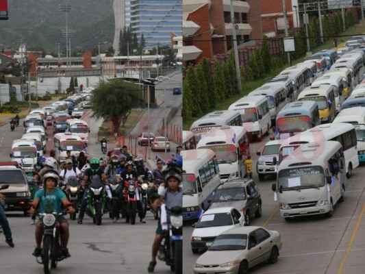 Así fue la caravana del sector transporte para exigir la rebaja al precio de los combustibles