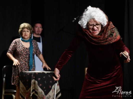 Grupo teatral Bambú actúa obra 'Farsa y justicia del señor juez'