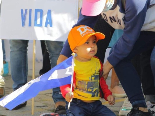 En imágenes: Nacionalistas dicen 'no al aborto' en concurrida movilización