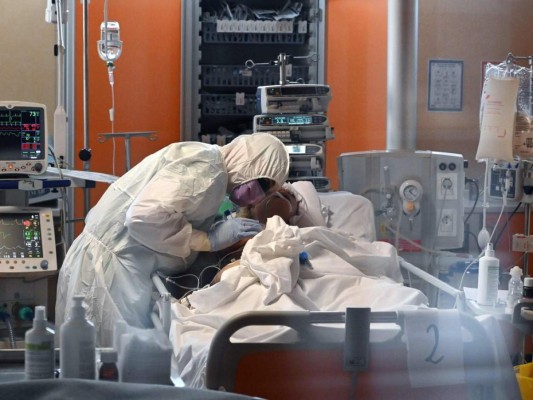 Coronavirus era 'como un mico aferrado a mi espalda': médico que sanó&nbsp;&nbsp;