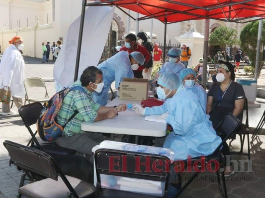 Las personas mayores de 60 años también forman parte de los grupos prioritarios, pero Salud todavía no los inmuniza. Foto: El Heraldo