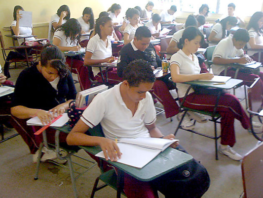 Maestros cumplen paro en perjuicio de miles de niños y jóvenes del sistema educativo público