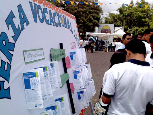 Universidad Nacional de Honduras instala Feria Vocacional con seis nuevas carreras técnicas