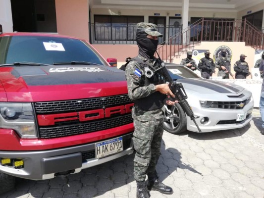 Armas, vehículos, relojes y mansiones: los lujos de cabecillas de maras y pandillas