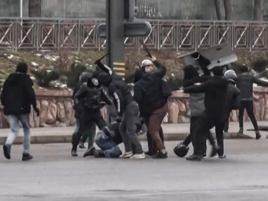 Más de 2,000 detenidos en disturbios en Kazajistán