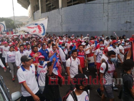 FOTOS: El carnaval de la Ultra Fiel a las afueras del Estadio Nacional
