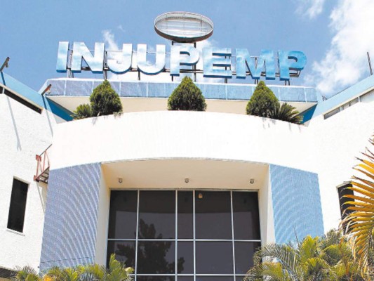 Juez absuelve a 12 exempleados de Injupemp