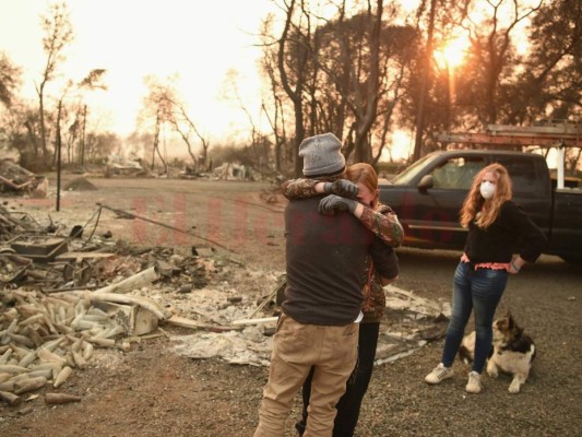Vigilia por los 77 muertos que dejó incendio en California&nbsp;&nbsp;