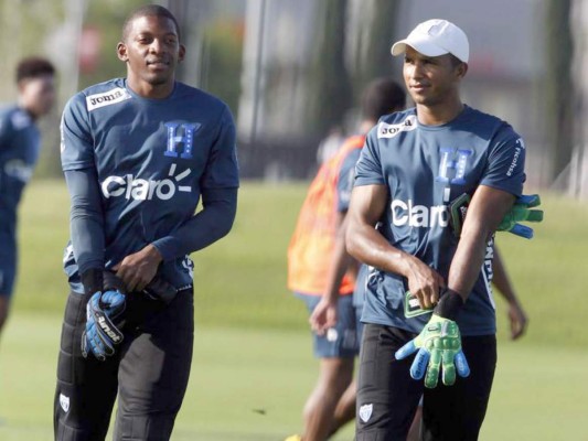 ¿Buba López o Donis Escober para el juego ante Canadá?