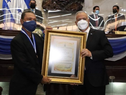 Premios Parlamentarios 2021: ellos fueron los periodistas galardonados