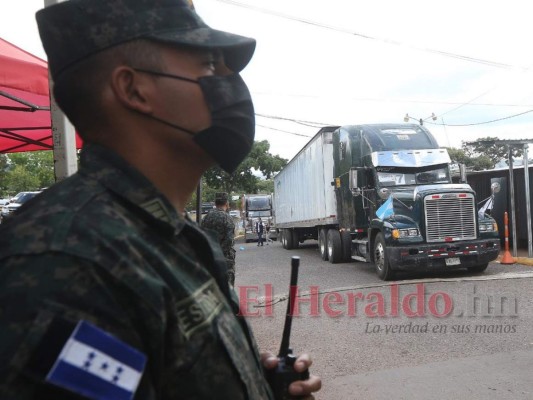 En caravana y fuertemente custodiadas, traslado de maletas electorales ya llega al 90% (FOTOS)