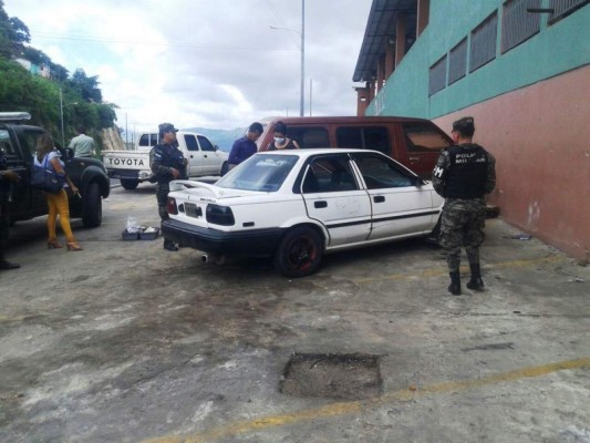 En el baúl de su vehículo hallan muerto a taxista