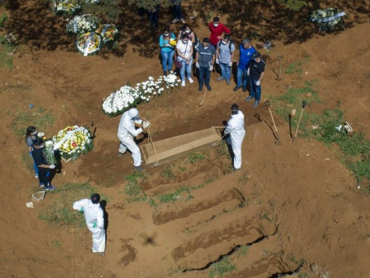 Drama en cementerios del mundo ante miles de muertos por coronavirus