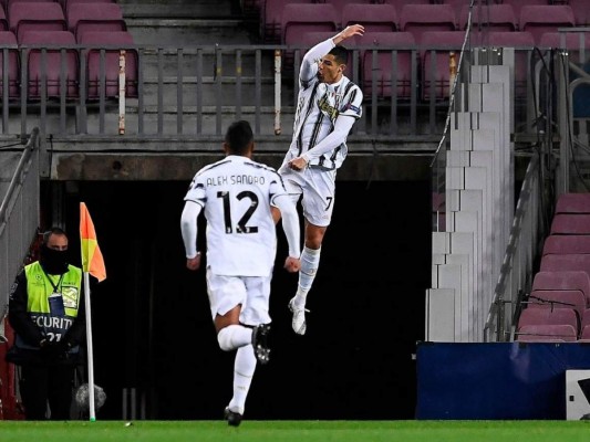 Las imperdibles imágenes del duelo Barcelona-Juventus en el Camp Nou