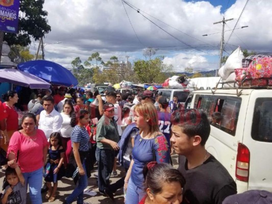 Peticiones de paz, unión y salud deja el pueblo católico a la Morenita más guapa de Honduras