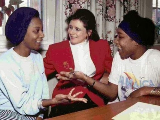 El impactante caso de las gemelas que solo hablaban entre ellas con un lenguaje misterioso