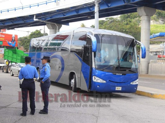 FOTOS: Bajo resguardo policial, Motagua viaja a San Pedro Sula para enfrentar al Alianza