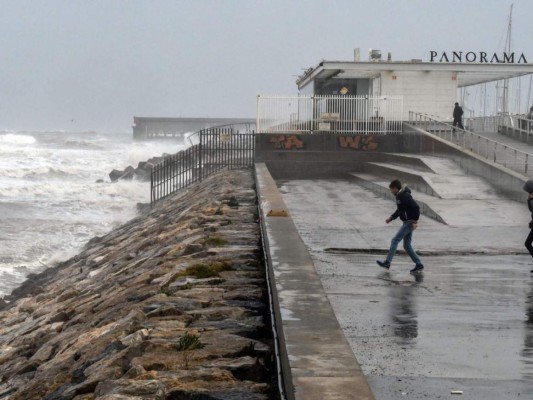 Tres muertos en España y colegios cerrados por el temporal 'Gloria'