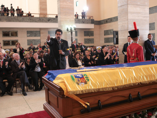 Maduro promete lealtad a Chávez 'más allá de la muerte'