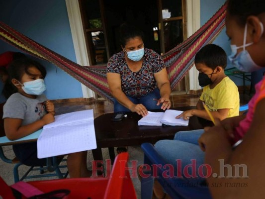 Algunos maestros reciben en casa a sus alumnos. Foto: Jhony Magallanes/El Heraldo