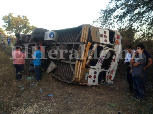 Honduras: Muere menor en volcamiento de bus en aldea de San Lorenzo