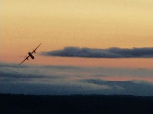 Un mecánico 'suicida' roba un avión vacío y se estrella en la bahía de Seattle