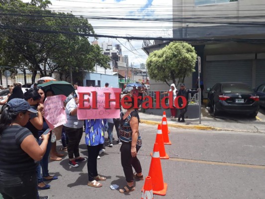 Familiares de reclusos exigen citas conyugales