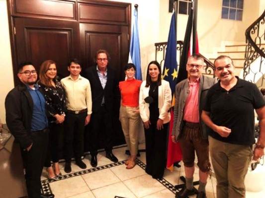 Junta Directiva de AHEXA con miembros de la Embajada de Alemania en Tegucigalpa y la representante de la Cámara de Comercio Honduro-Alemana, AHK.