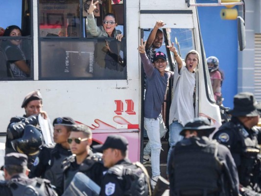 Policía reprime con violencia protesta contra Ortega en Nicaragua