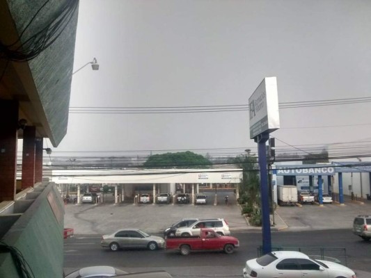 Se inundan mercados y residenciales de la capital de Honduras