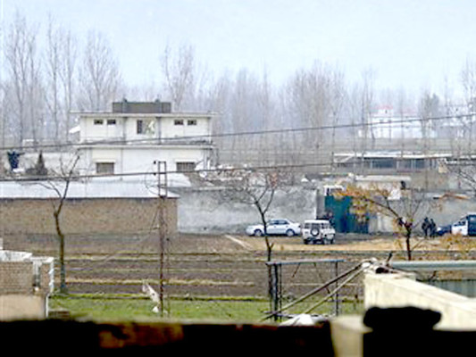 Derribada la residencia de Bin Laden