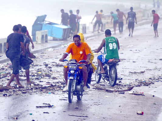 Isaac llega a Cuba con trayectoria hacia Florida, tras matar a niña en Haití