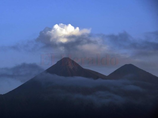 Volcán de Fuego entra en nueva fase eruptiva en Guatemala