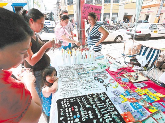 Respaldan a microempresarios