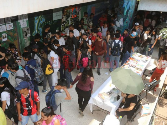 Exóticas comidas, compuestas de insectos invaden la Universidad Nacional Autónoma de Honduras