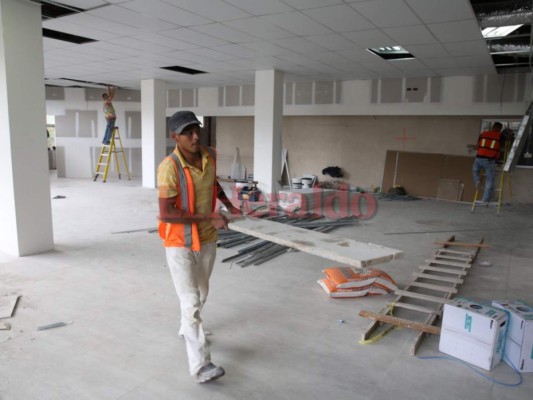 Abarrotadas las farmacias del IHSS debido a remodelaciones