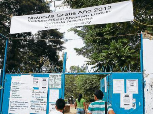 Educación a distancia casi desplaza a jornada nocturna