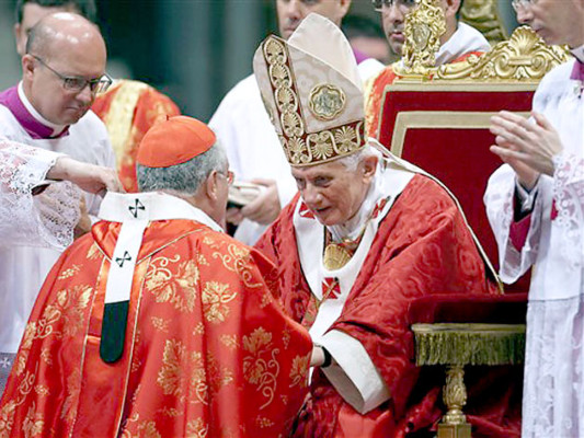 Papa designa a cardenal mexicano presidente de cumbre de obispos