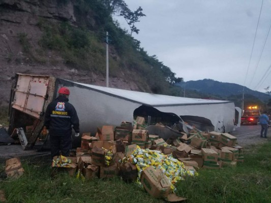 Rastra se accidenta en Santa Rosa de Copán; conductor queda herido