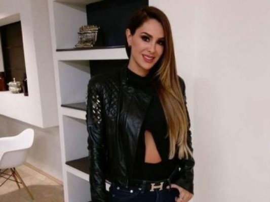 Ninel Conde escandaliza las redes sociales con pronunciado escote en vestido rojo