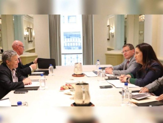 Primera Dama de Honduras se reúne con autoridades migratorias en EEUU