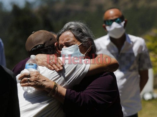 Entre lágrimas y pesar, dan último adiós al abogado hondureño Melvin Bonilla