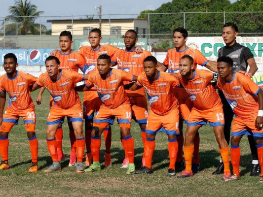 Lobos UPNFM mantiene partenidad sobre el Real España tras empatar 2-2 en el Nacional