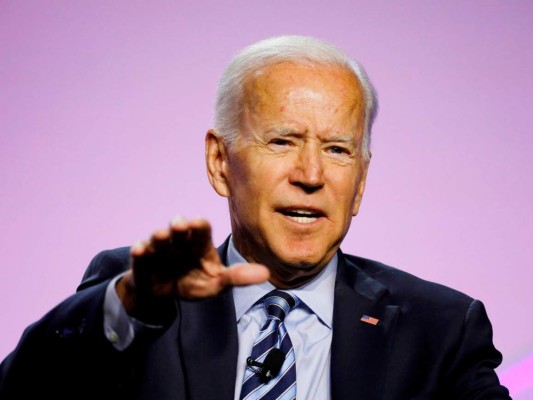 El favorito Biden centra la atención en segundo debate demócrata en EEUU