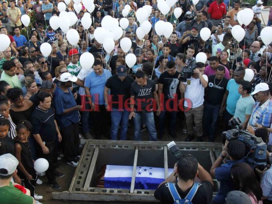 Tela le dio el último adiós entre aplausos al gran Juan Carlos García