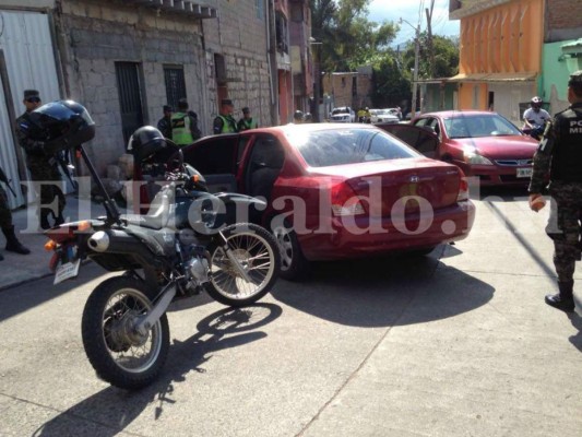 Localizan auto utilizado en ataque a vendedor de frutas