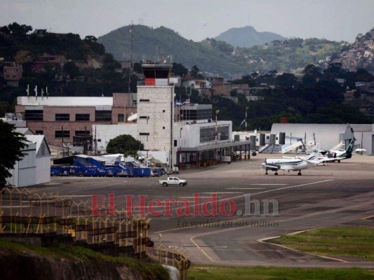 Bajo un ambiente apegado a la nueva normalidad funcionó ayer el aeropuerto de Toncontín, donde PIA procederá a reestructurar algunas áreas para lograr una operación más rápida y eficiente.