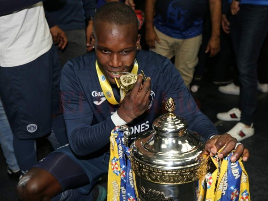 Motagua celebró por todo lo alto la copa 16 en el camerino