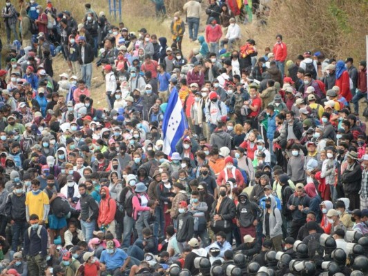 Caravana migrante se fortalece en Guatemala; se estiman unos 9,000 miembros
