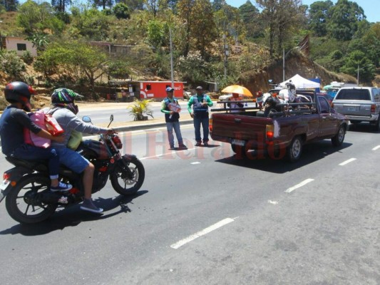 Veraneantes abandonan masivamente la capital rumbo al norte y sur de Honduras